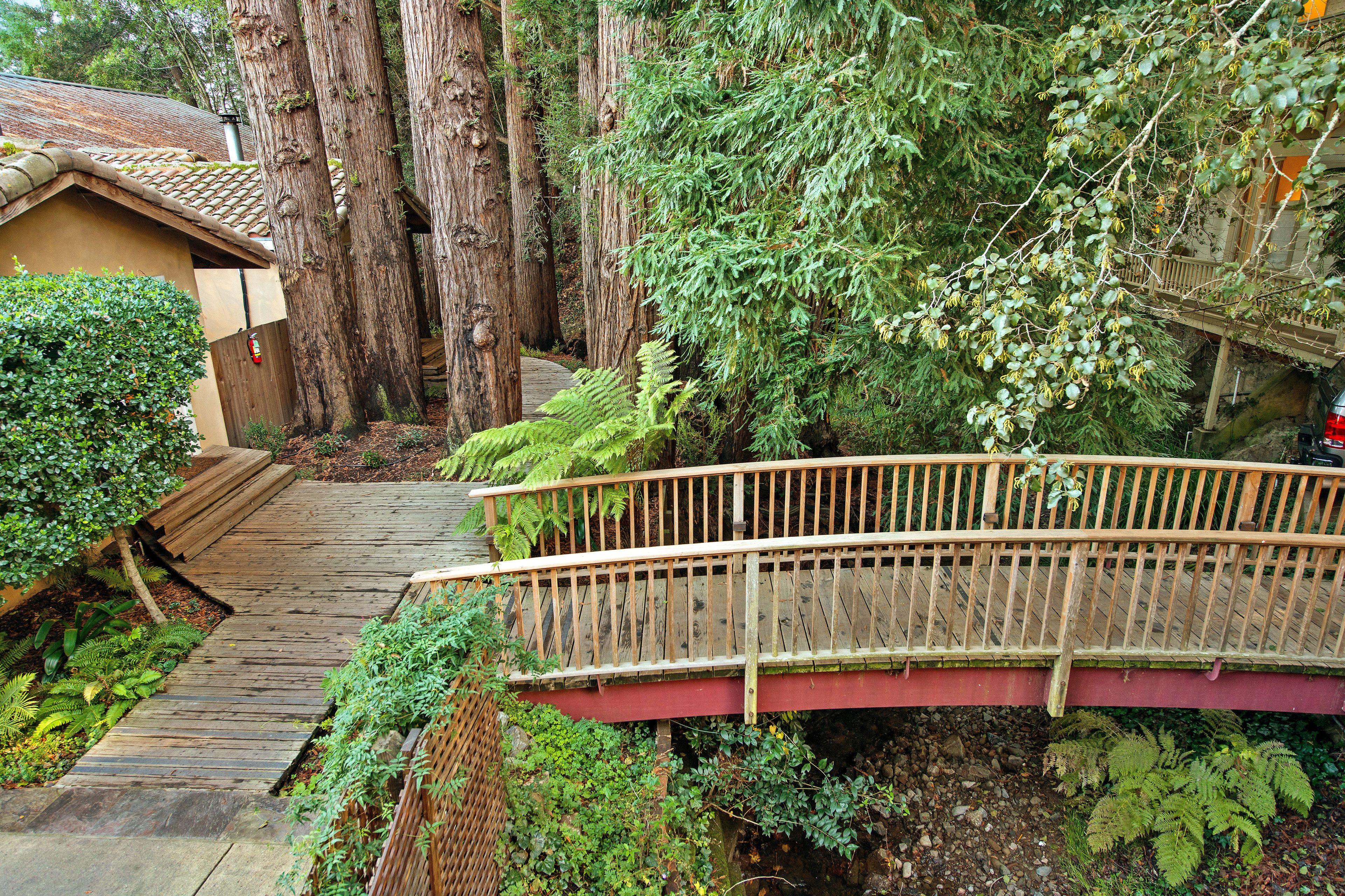 4 Three-Star Hotels Near Montecito Plaza That Deliver