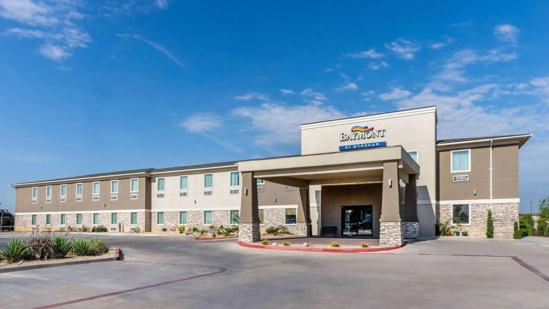 2 Airport Hotels Near Fun City Carlsbad That Deliver