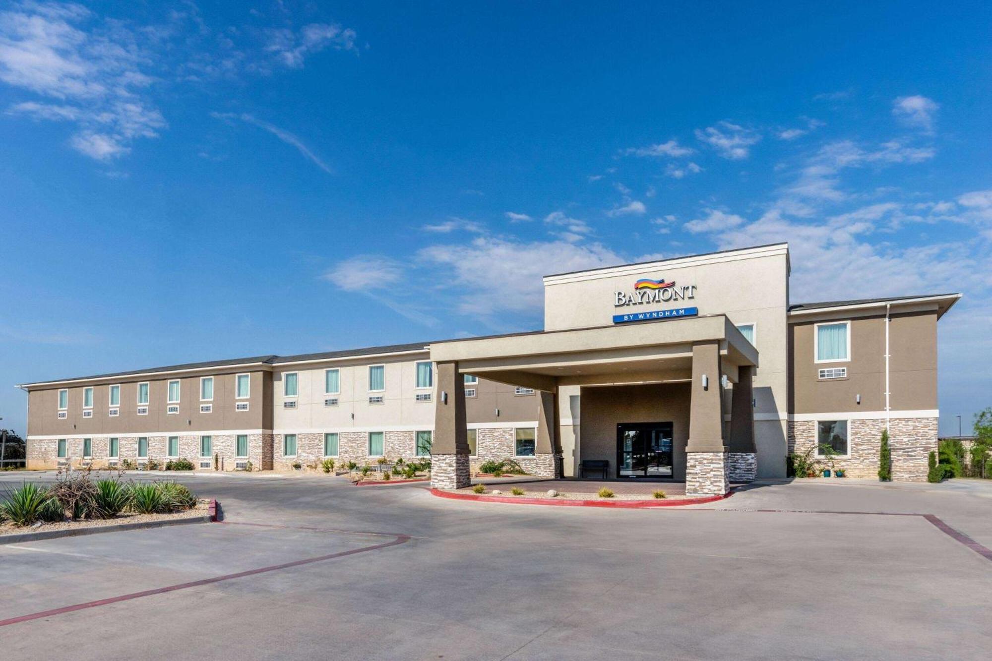 2 Airport Hotels Near Fun City Carlsbad That Deliver