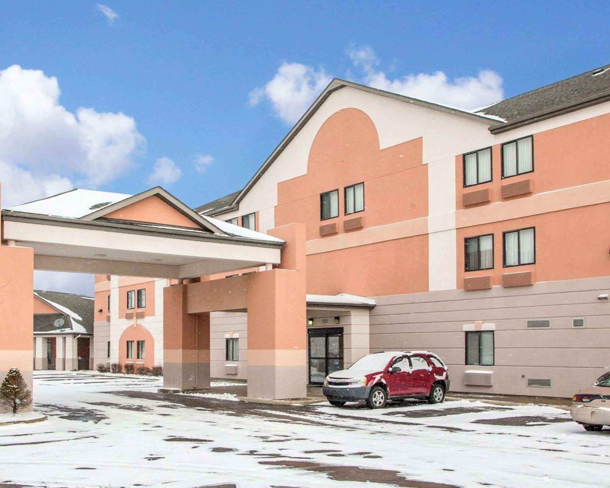 Staying Near Saint Clement Macedonian: 6 Budget Hotels Compared