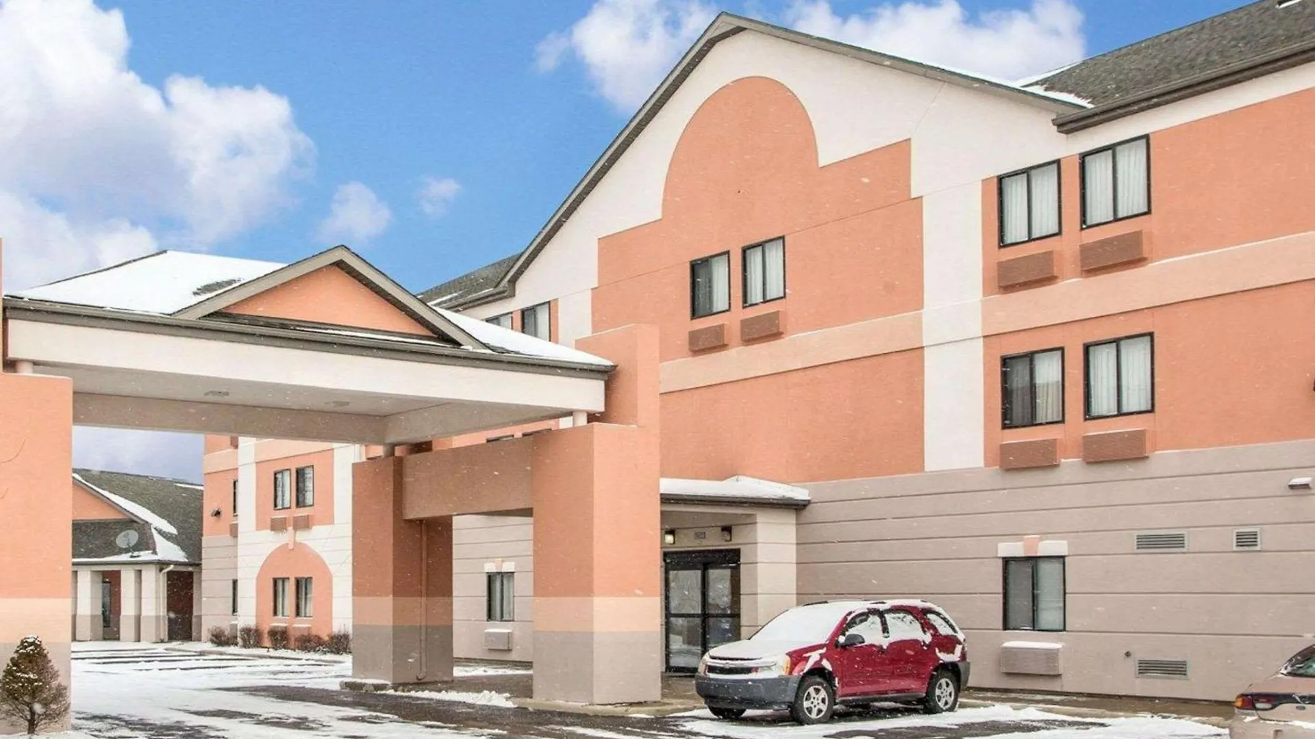 Staying Near Saint Clement Macedonian: 6 Budget Hotels Compared