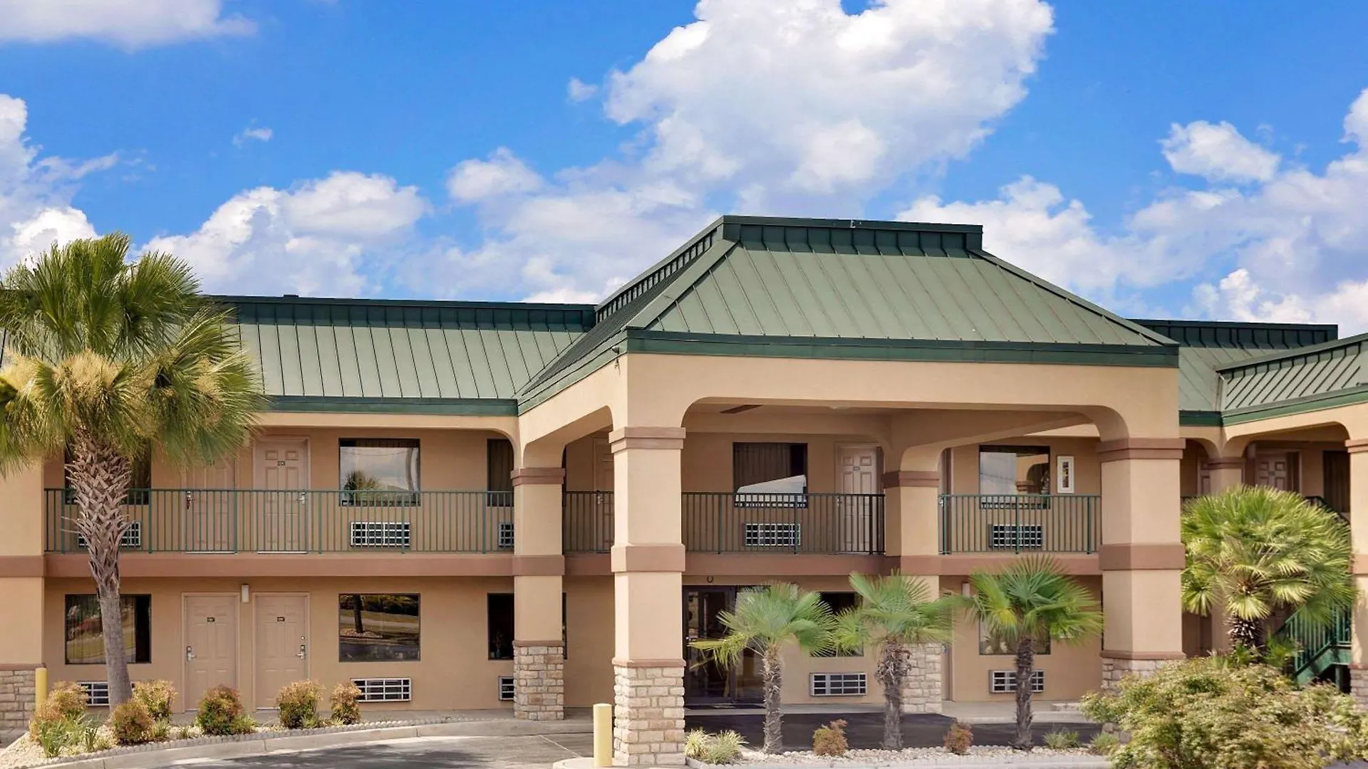 5 Airport Hotels Near Macon College Worth Booking