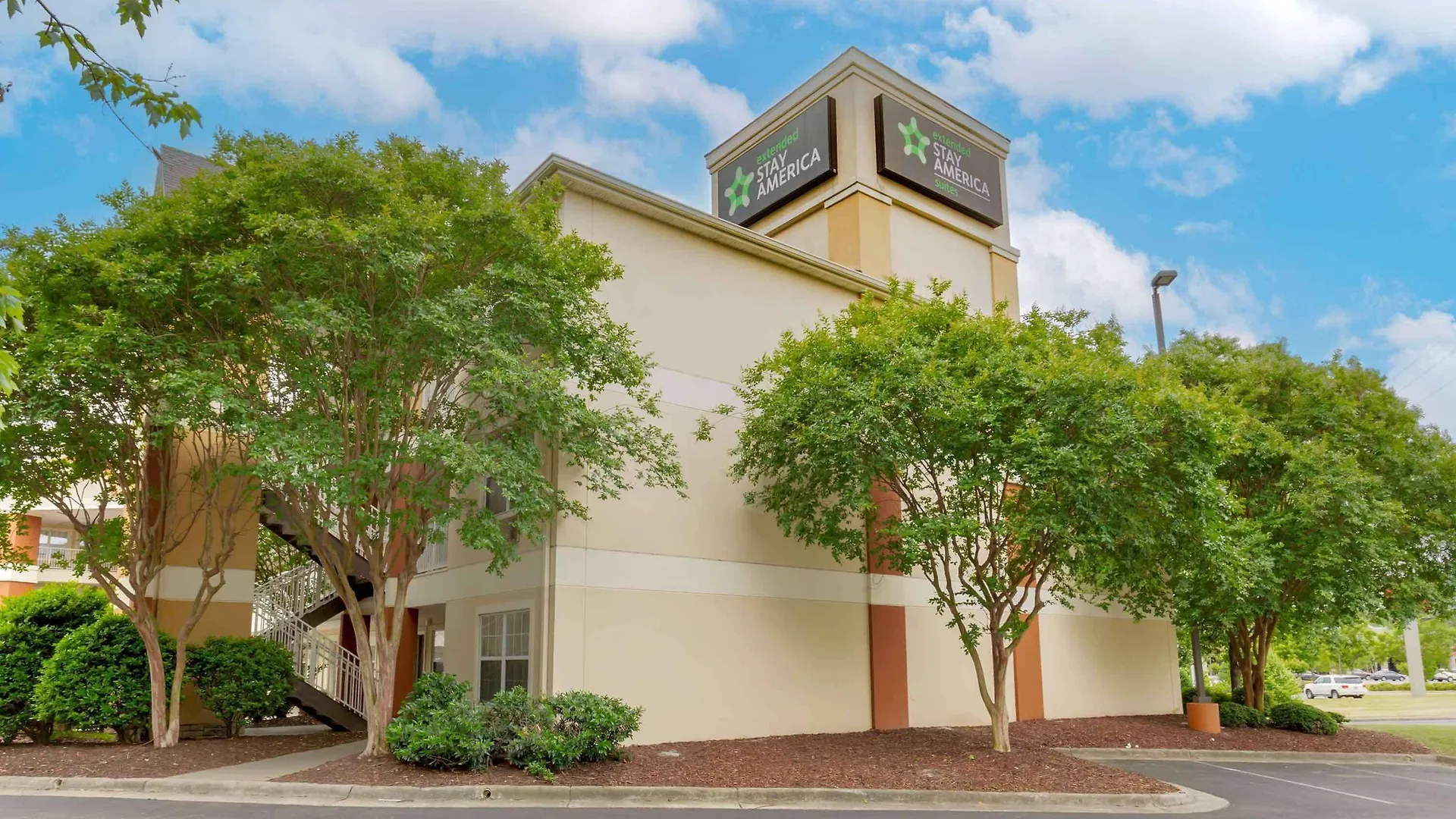4 Budget-Friendly 2-Star Hotels Near Cross Creek Mall